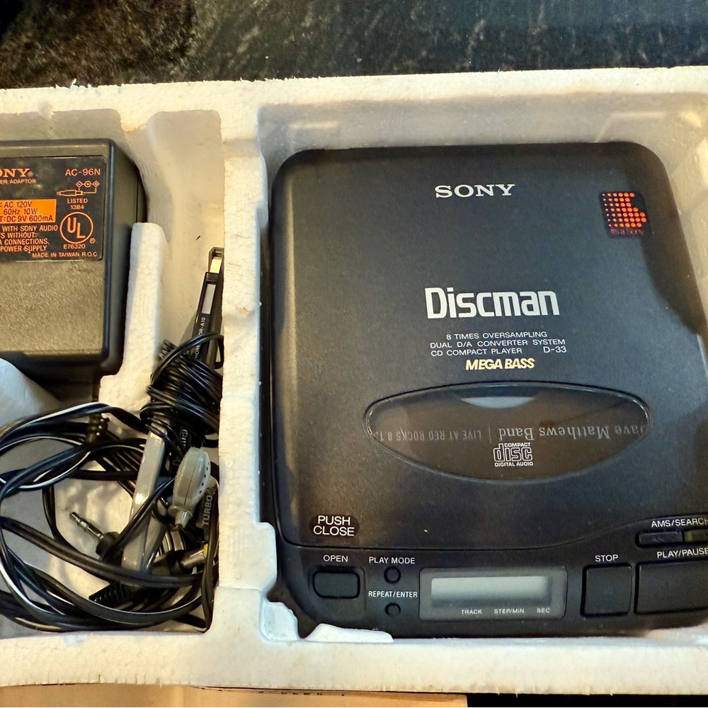 Vintage Sony D33 Discman